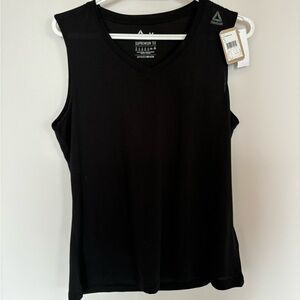 Reebok top medium new